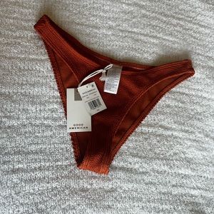 Good American always fits bikini bottoms in cinnamon